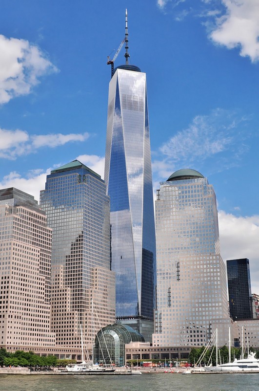 One word Trade Center Di Joe Mabel, CC BY-SA 2.0, https://commons.wikimedia.org/w/index.php?curid=27702058