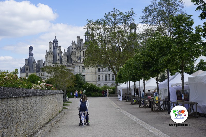 Castello di Chambord la passeggiata all'ingresso del castello